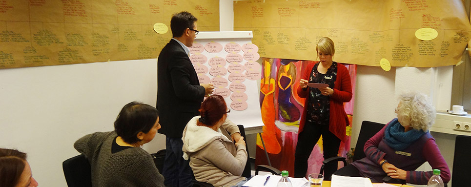 Foto Fachtagung, Personen vor Flipchart