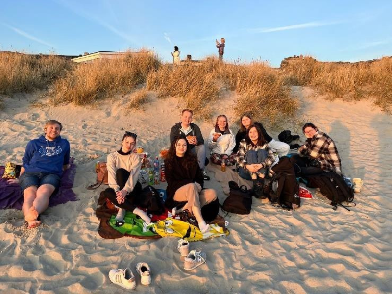 Gruppenfoto am Strand